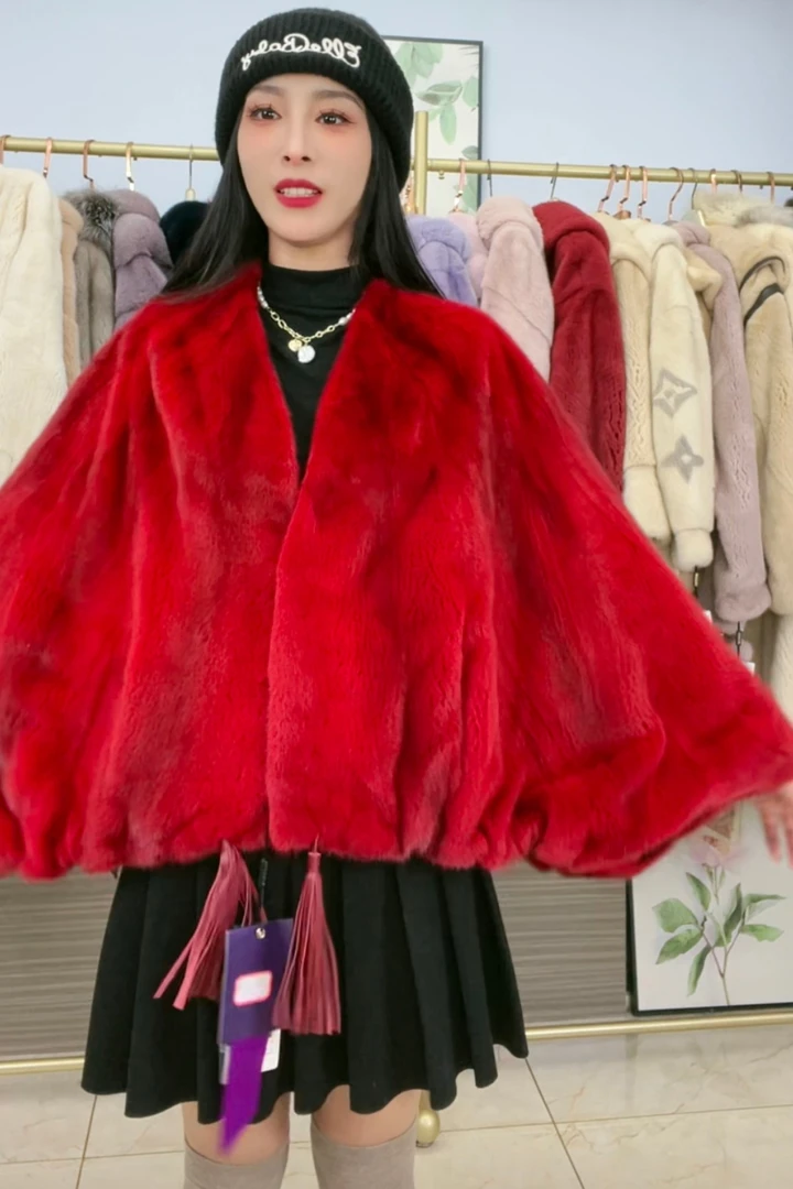 宽松大版型红色v领斗篷款进口天鹅绒貂皮大衣