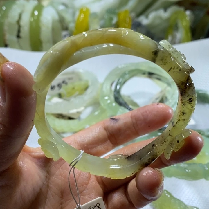 岫玉未镶嵌岫玉手镯