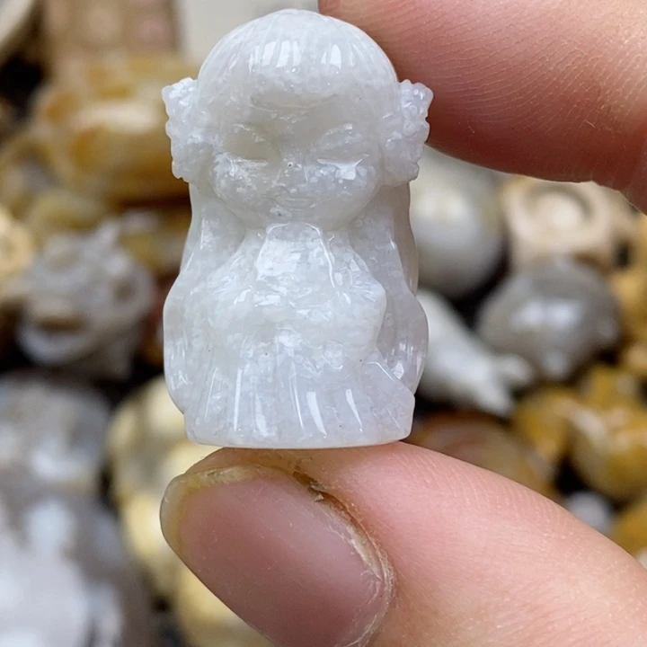 颈饰未镶嵌硅化珊瑚（珊瑚玉）