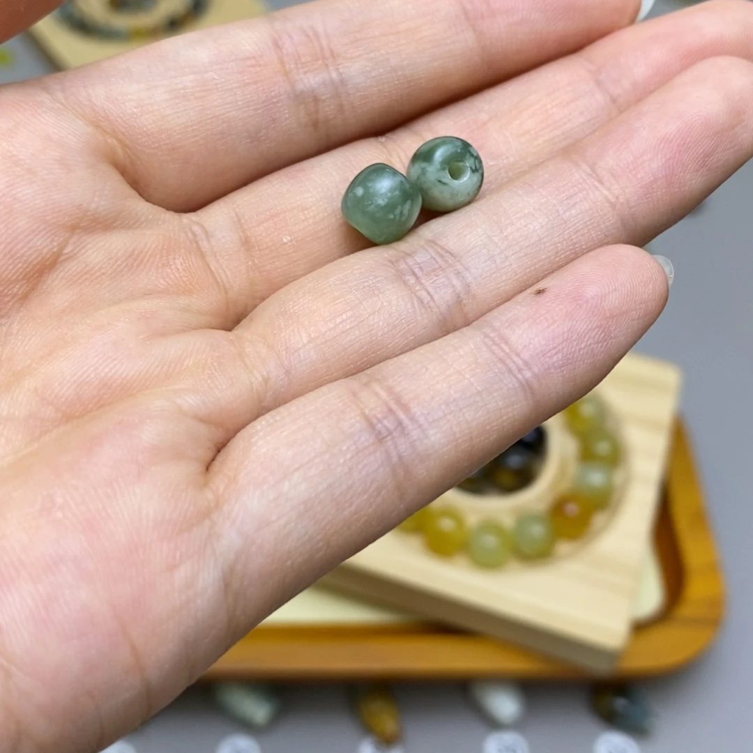 一***子未镶嵌蛇纹石玉配饰