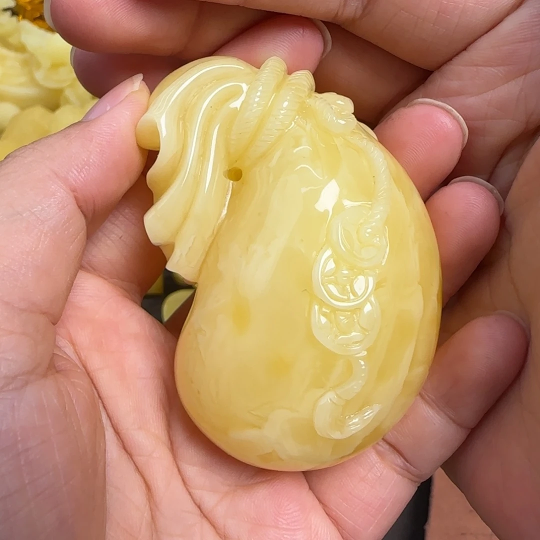 蜜蜡未镶嵌珠宝奇石