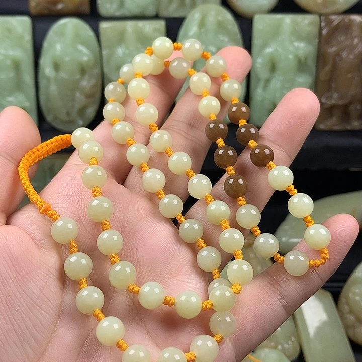 品***生和田玉未镶嵌颈饰