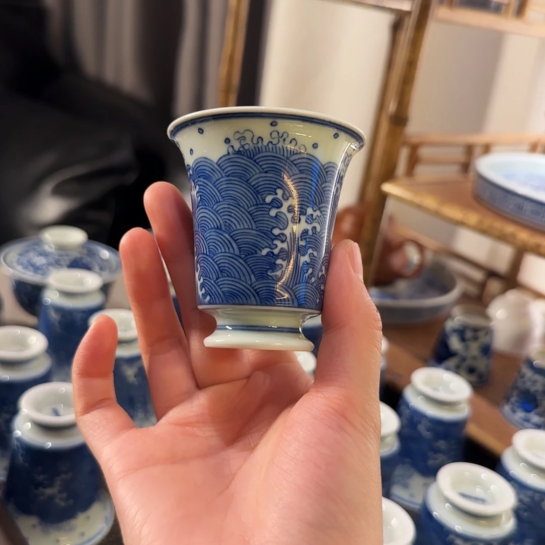 海浪纹全手工主人杯青花飞*