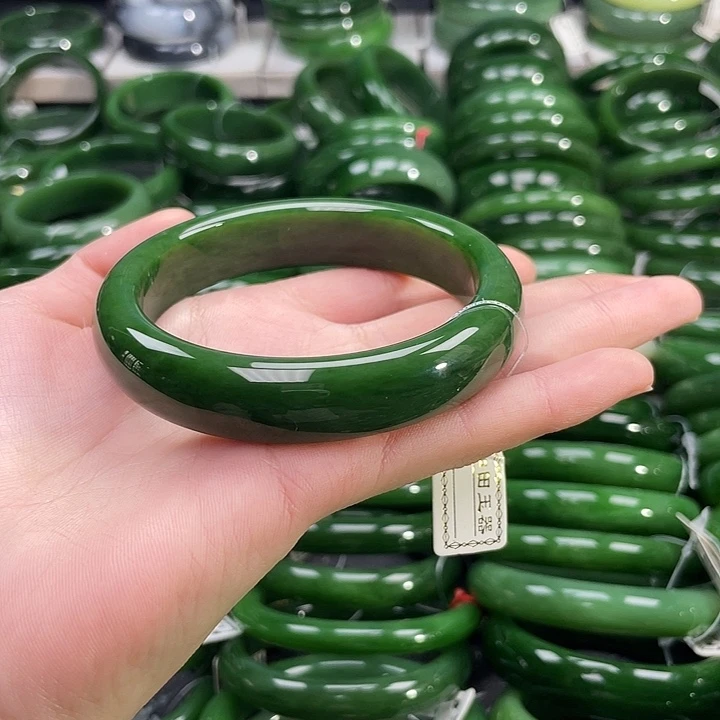 未镶嵌手镯和田玉（碧玉）