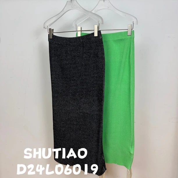 【SHUTIAO】2024秋冬：新款小众设计款裙子D24L06019