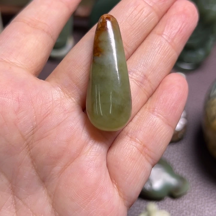 玲***玲颈饰未镶嵌岫岩河磨玉（透闪石质玉）