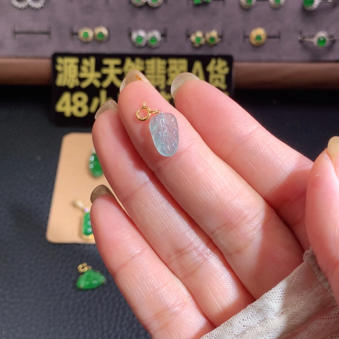 不***谷翡翠18K金镶嵌颈饰福利