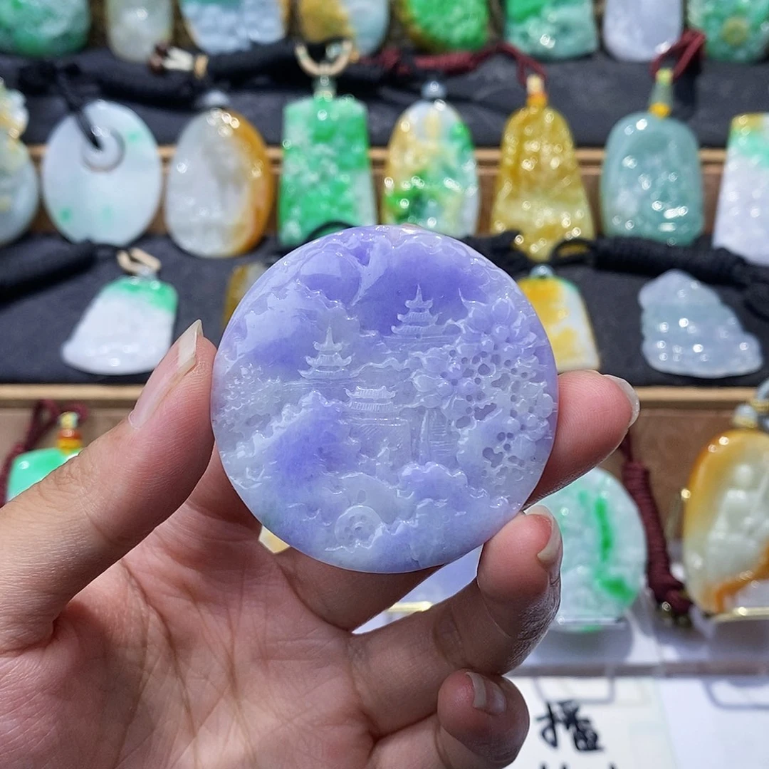 翡翠未镶嵌颈饰山水