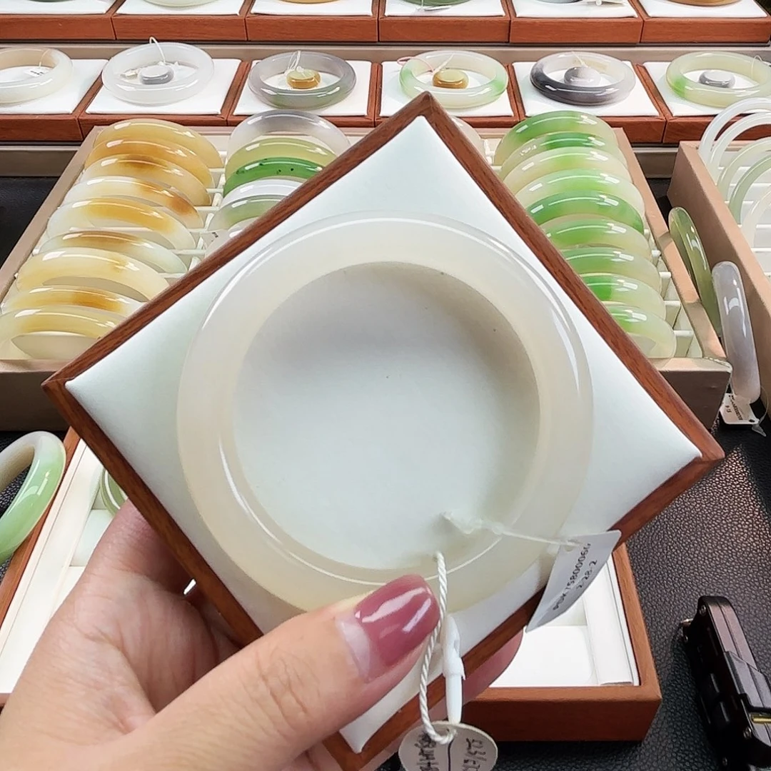 未镶嵌手镯和田玉57