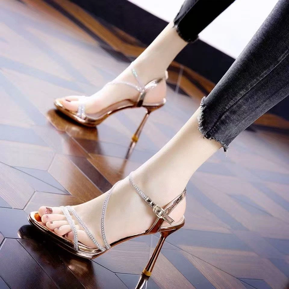 非直播间勿拍。2025时尚高跟鞋，默认微瑕1号