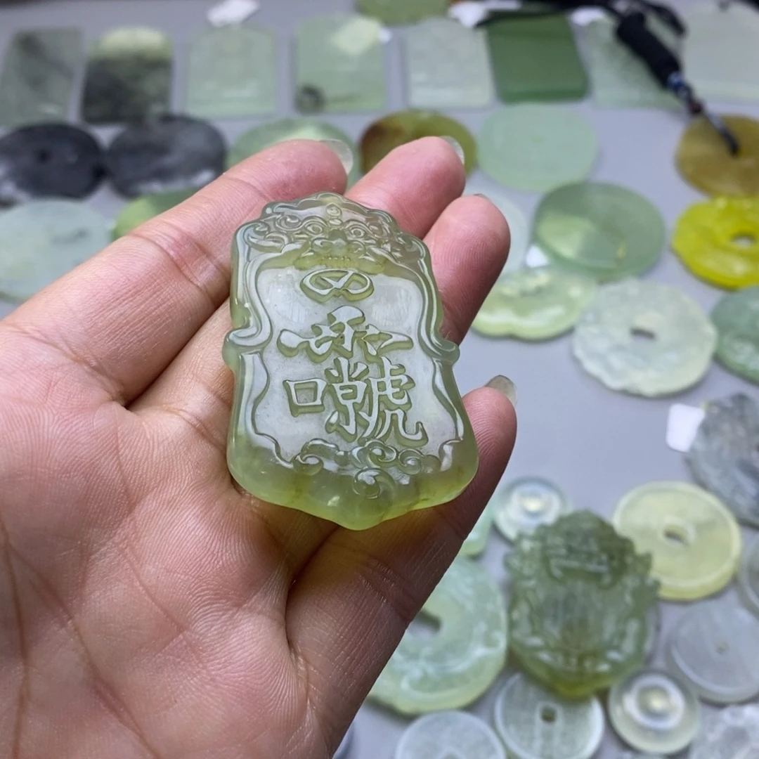 蛇纹石玉颈饰未镶嵌?****颈饰