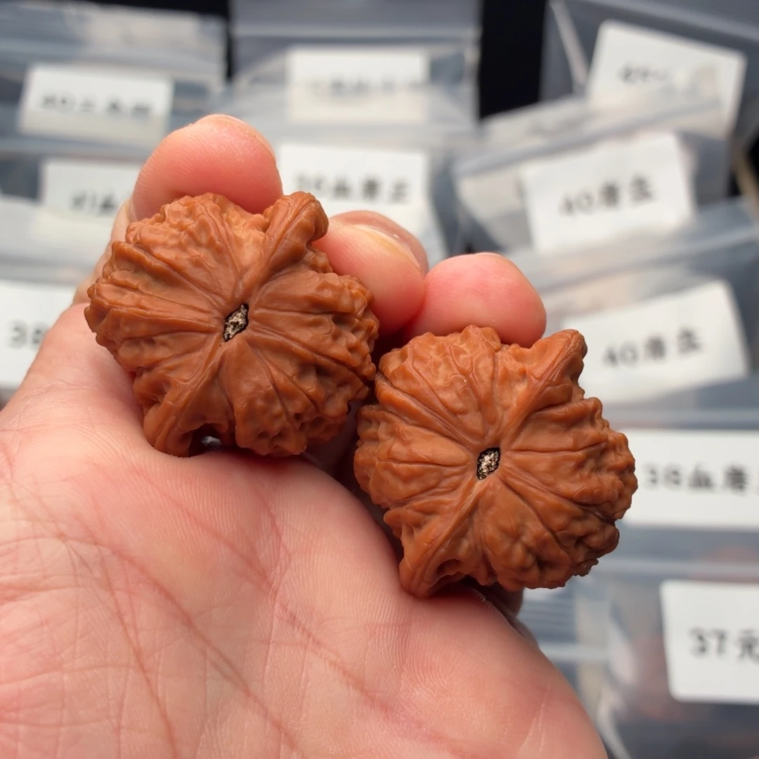 骑***爸把件文玩核桃37尺血麒麟