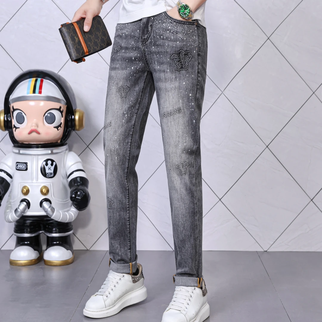 男士潮流牛仔裤时尚轻奢字母V头百搭春夏弹力男牛仔裤子舒适轻奢