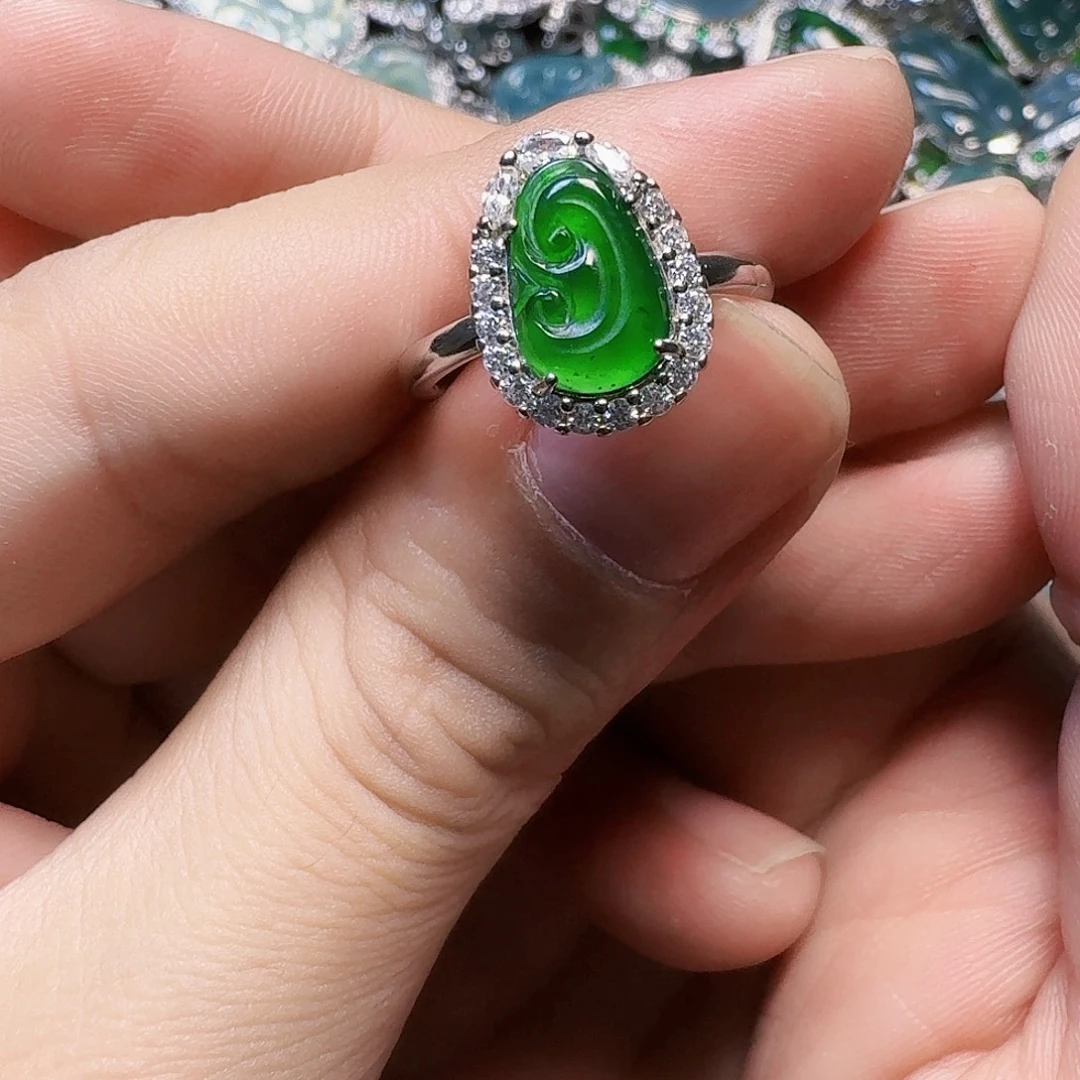 翡翠未镶嵌颈饰天然A货翡翠放漏