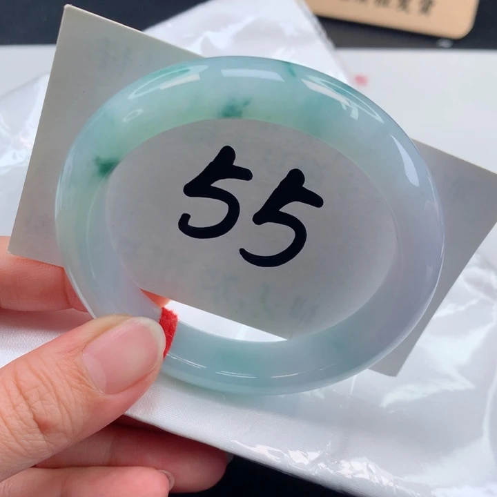 翡翠手镯未镶嵌翡翠