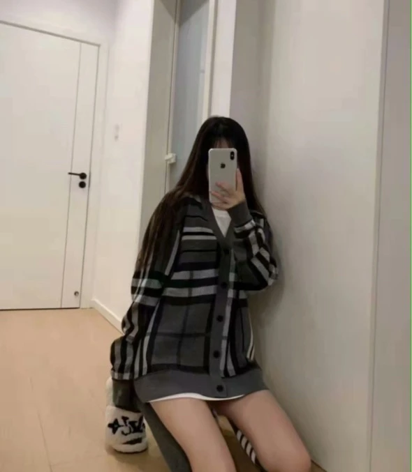 99新 BURBERRY/博柏利 11790792 灰色格纹针织开衫 S码99新