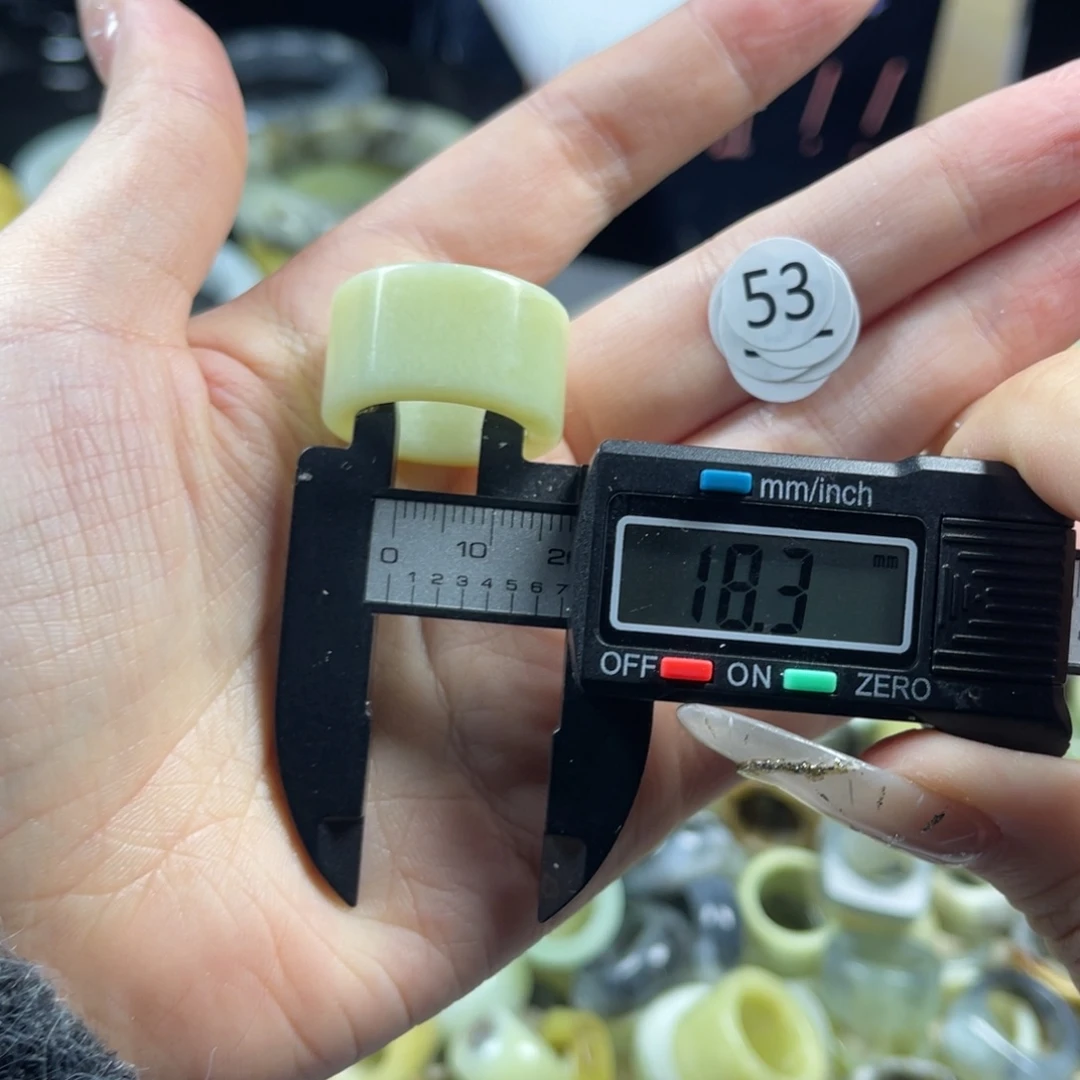 蛇纹石玉未镶嵌戒指