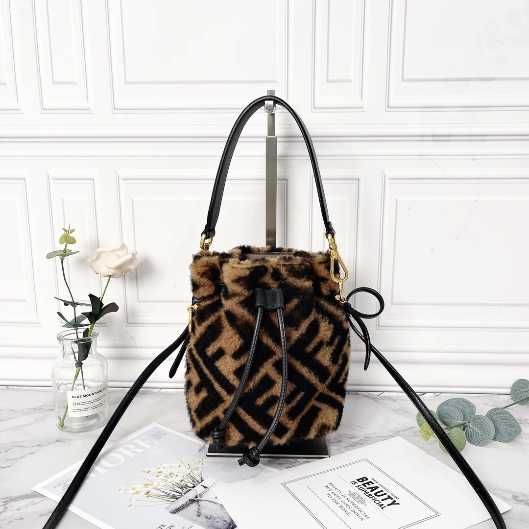 95新 FENDI/芬迪 Fendi/芬迪毛呢水桶