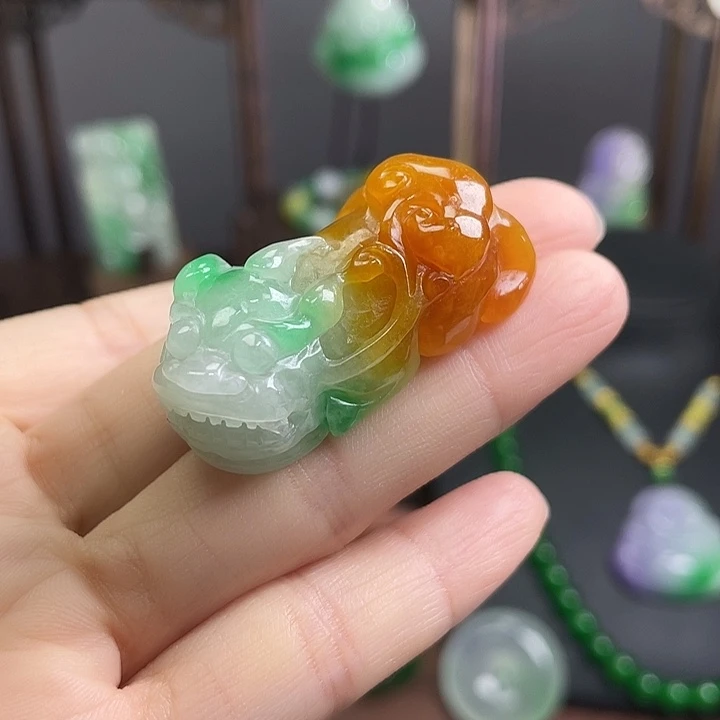 翡翠未镶嵌吊坠(赠链)