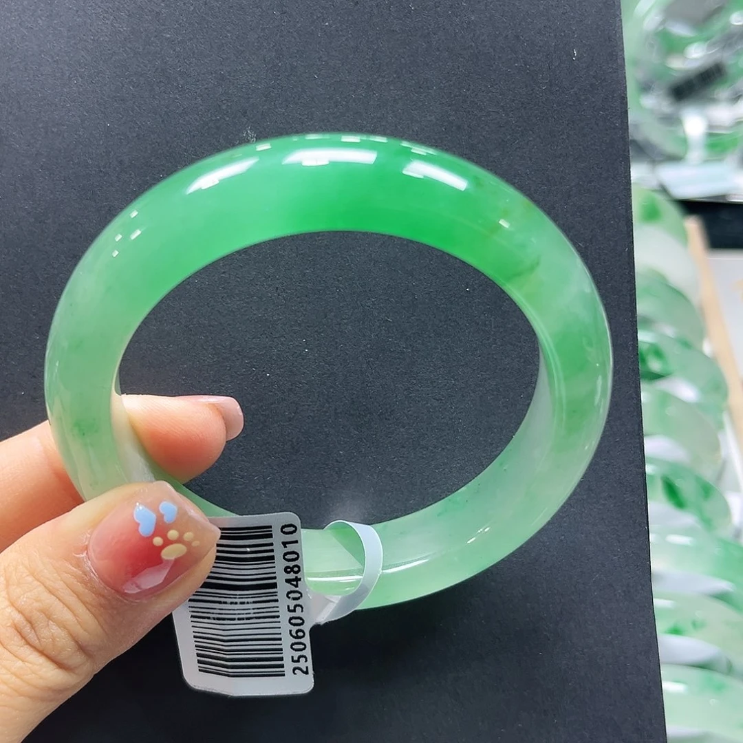 悠***儿石英质玉手镯未镶嵌