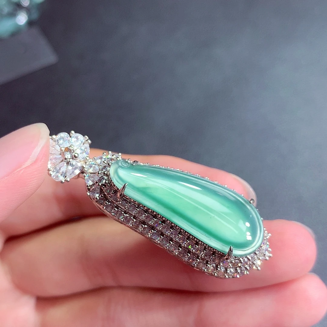 翡翠未镶嵌颈饰挂件