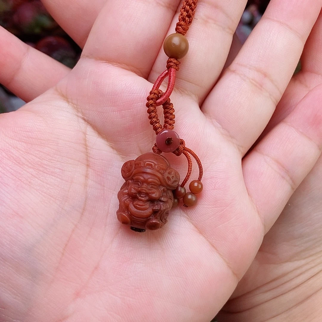 颈饰未镶嵌石英质玉（盐源）