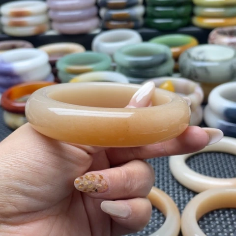 石英岩玉未镶嵌手镯