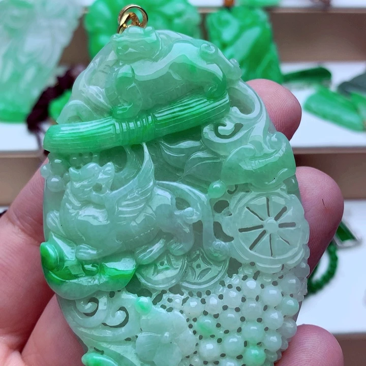 吊坠(不含链)未镶嵌翡翠