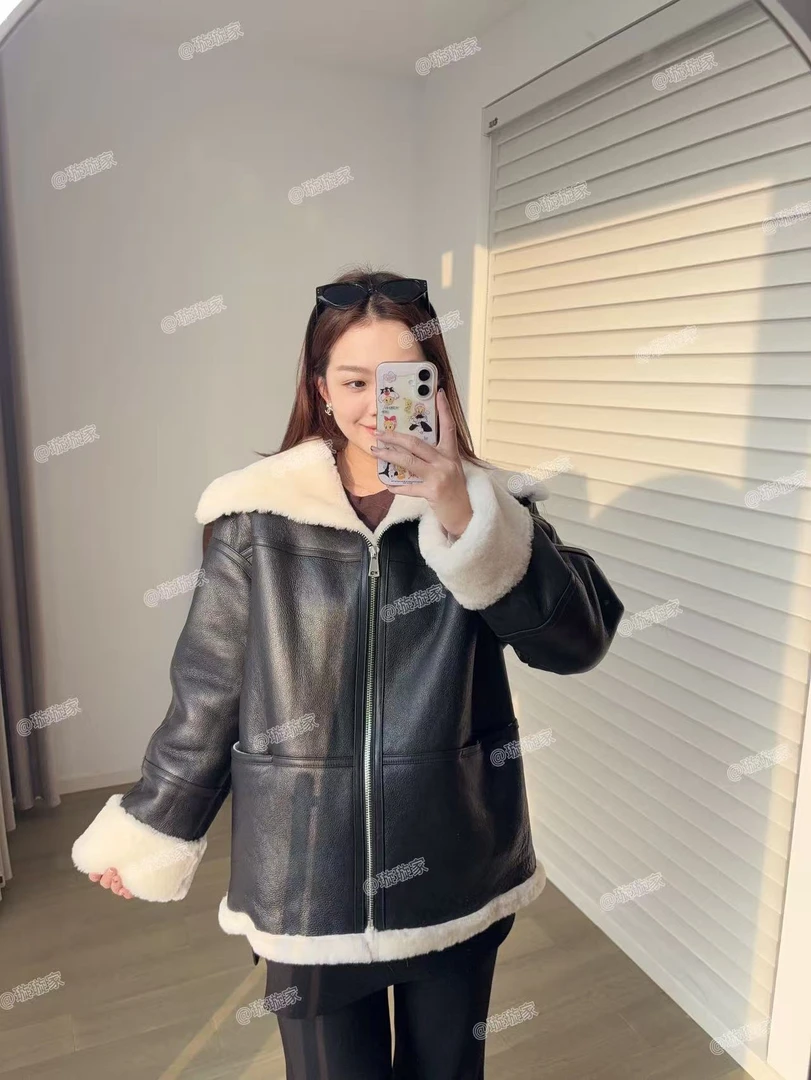 璇璇家明星同款皮毛一体中长款机车服HK98006