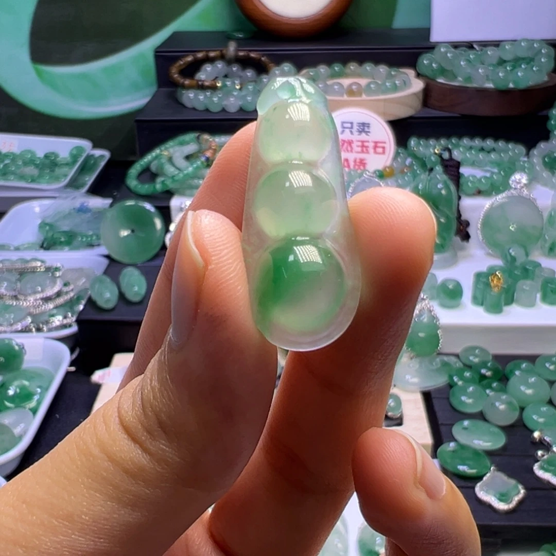 未镶嵌非洲翠石英岩玉