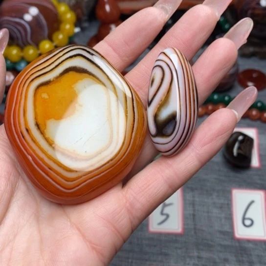 玛瑙/玉髓珠宝奇石未镶嵌四*红打孔不退不换