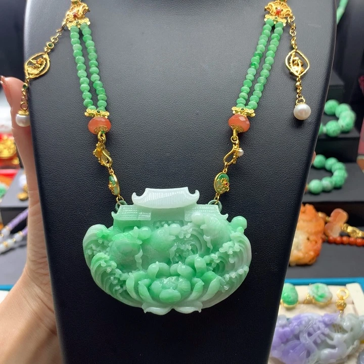 翡翠颈饰未镶嵌翡翠鱼跃龙门