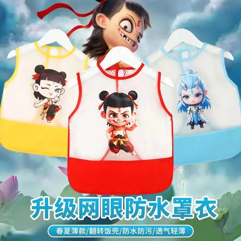 哪吒2宝宝吃饭围兜罩衣夏季儿童防水反穿衣小孩透气1-3岁护衣无袖
