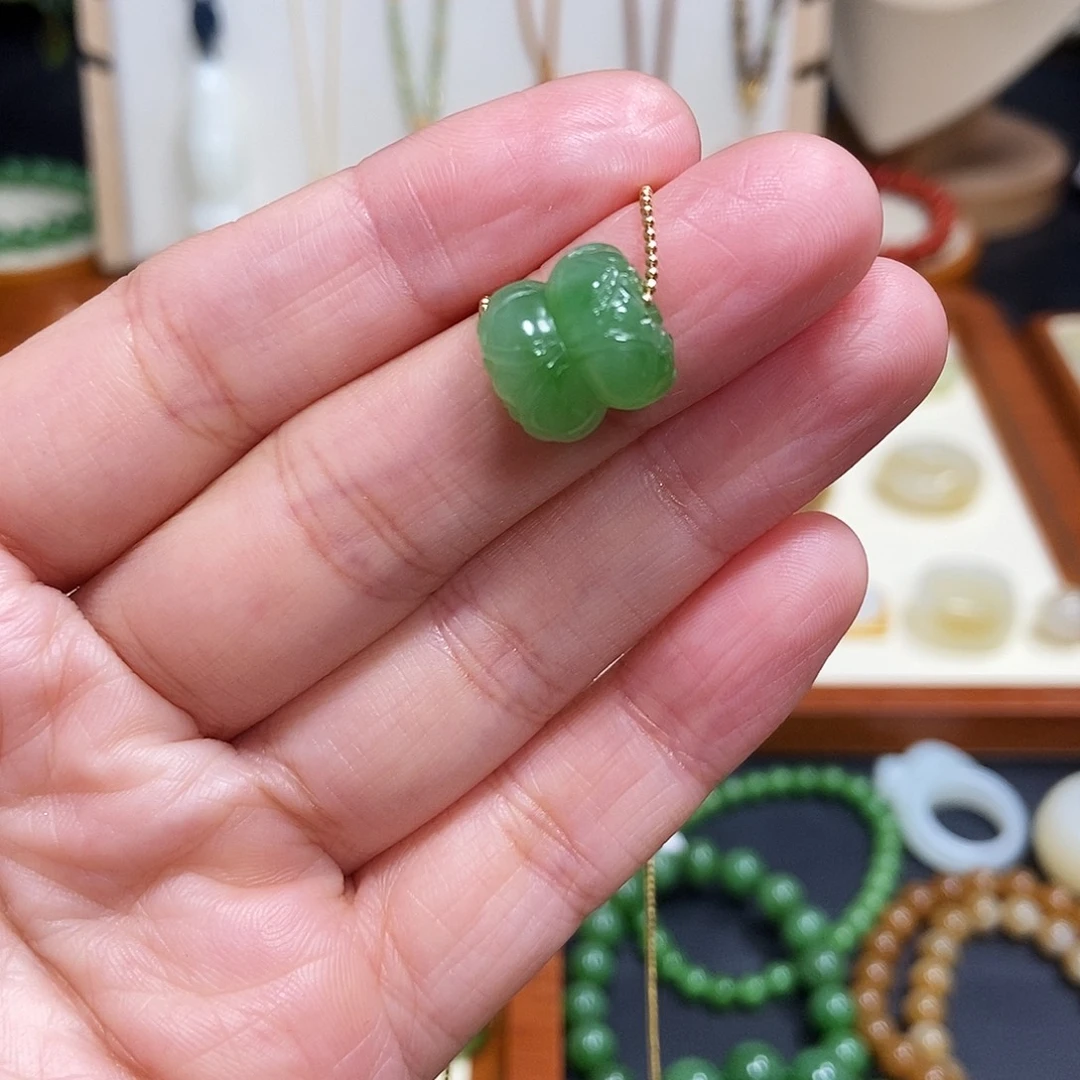 和田玉18K金镶嵌吊坠(赠链)