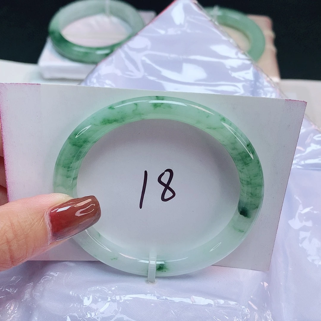 翡翠未镶嵌手镯 圆条52