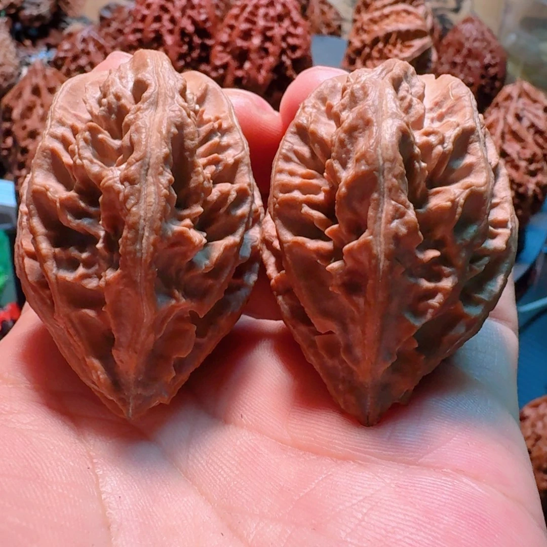 文玩核桃吊坠水晶龙脊