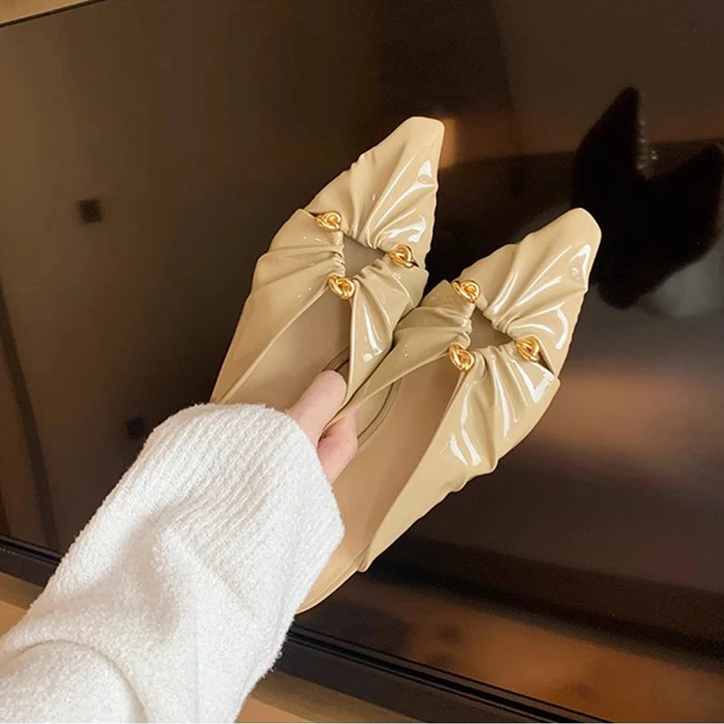 新款春夏穆勒拖鞋女外穿葡萄妈同款金属元素低跟尖头超纤材质