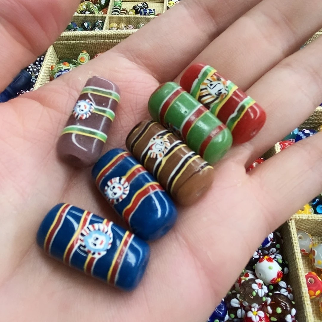 颈饰琉璃西亚人脸方糖一颗