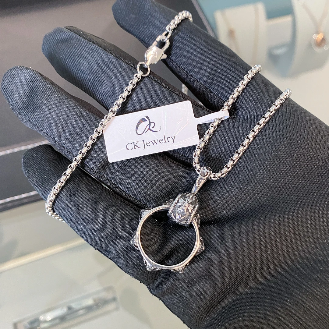 CK 钛钢吊坠 复古十字花圆环吊坠男女项链个性文艺毛衣链情侣礼物