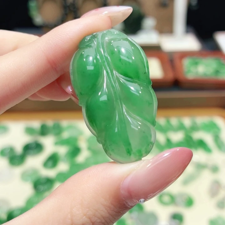 石英质玉（非洲翠）未镶嵌颈饰