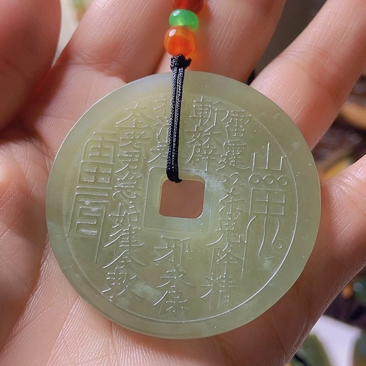 未镶嵌岫岩河磨玉（透闪石质玉）把件