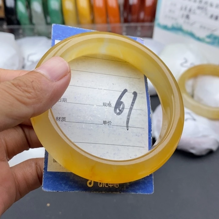未镶嵌手镯石英质玉