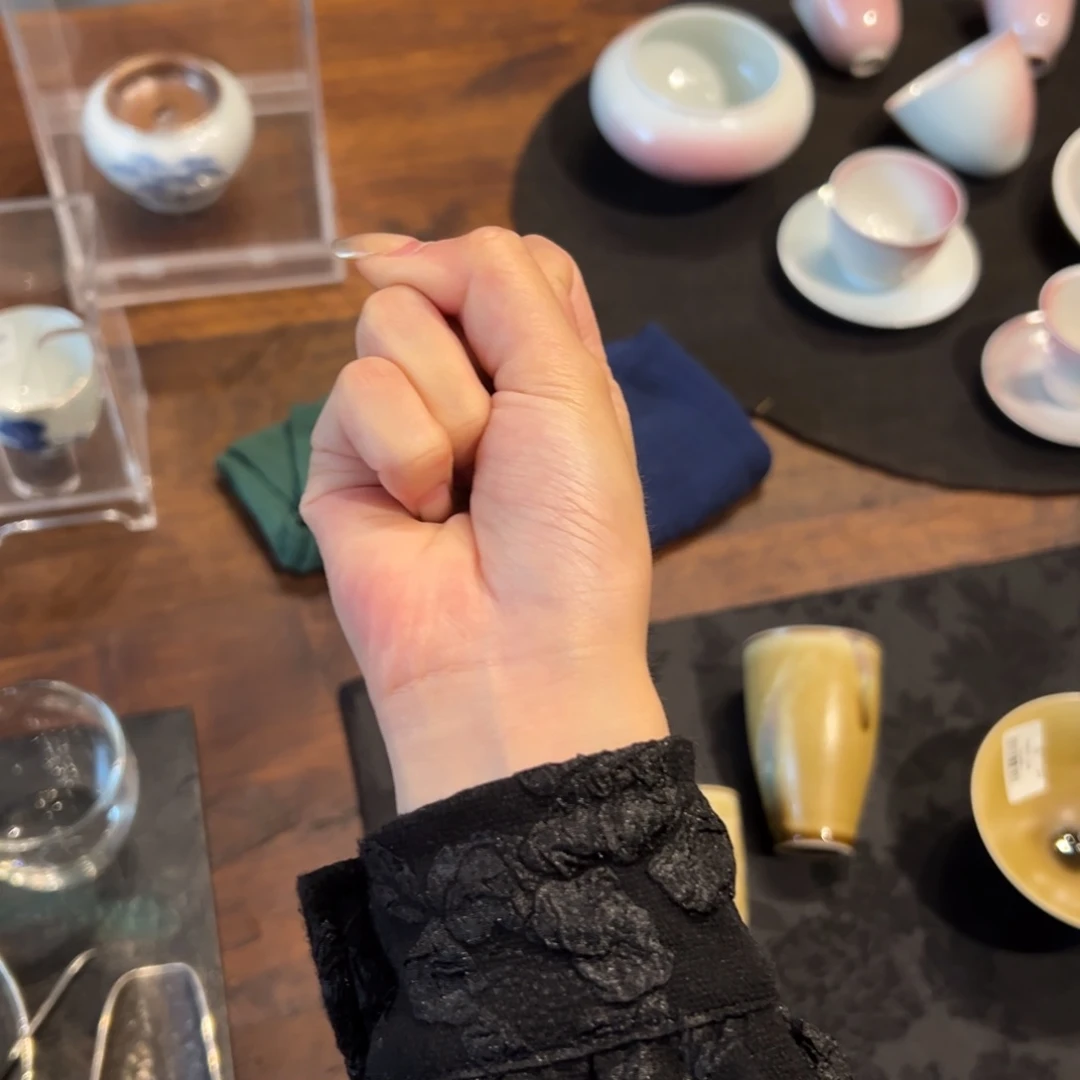 ?*子陶瓷。    陶瓷。