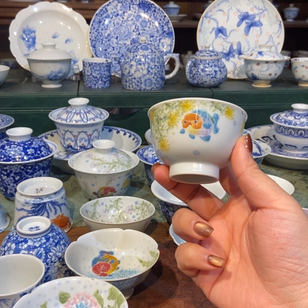 釉下五彩兰寿金鱼杯