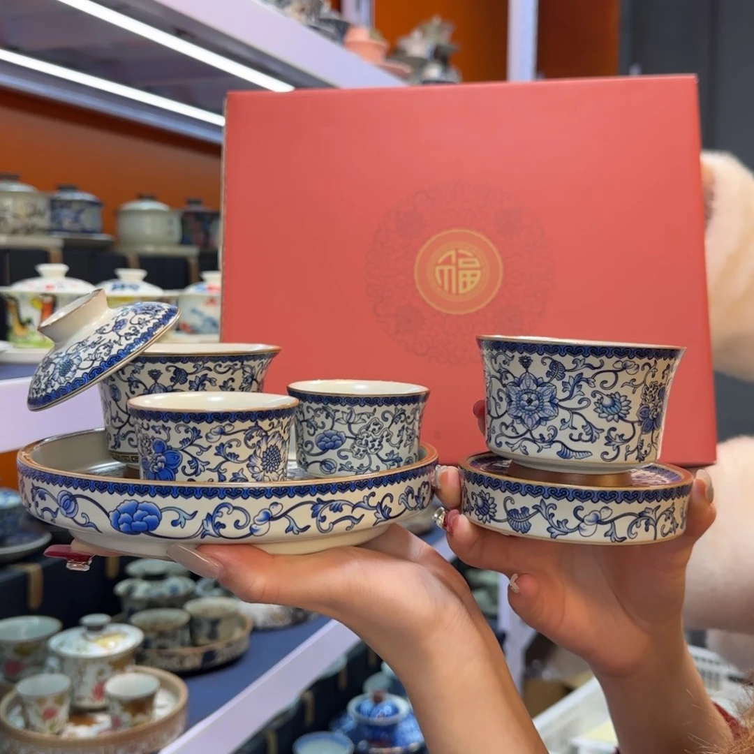 我在外面吃饭呢你在哪