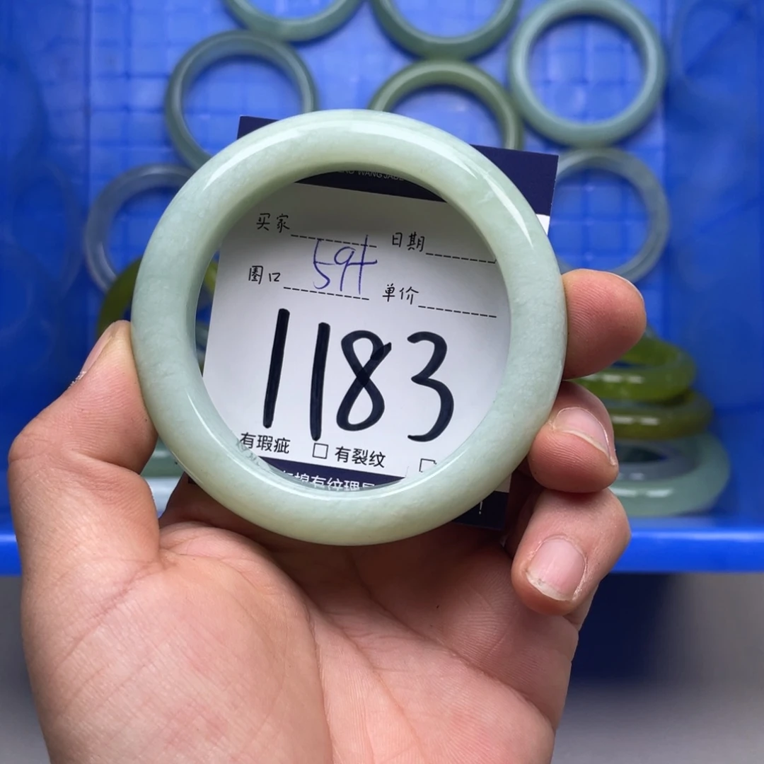 岫玉手镯手镯未镶嵌