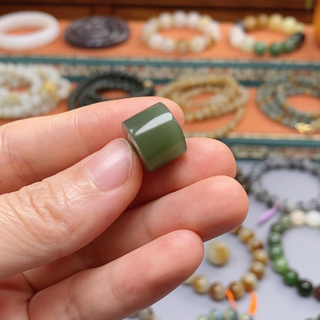 咕***烦和田玉未镶嵌手串