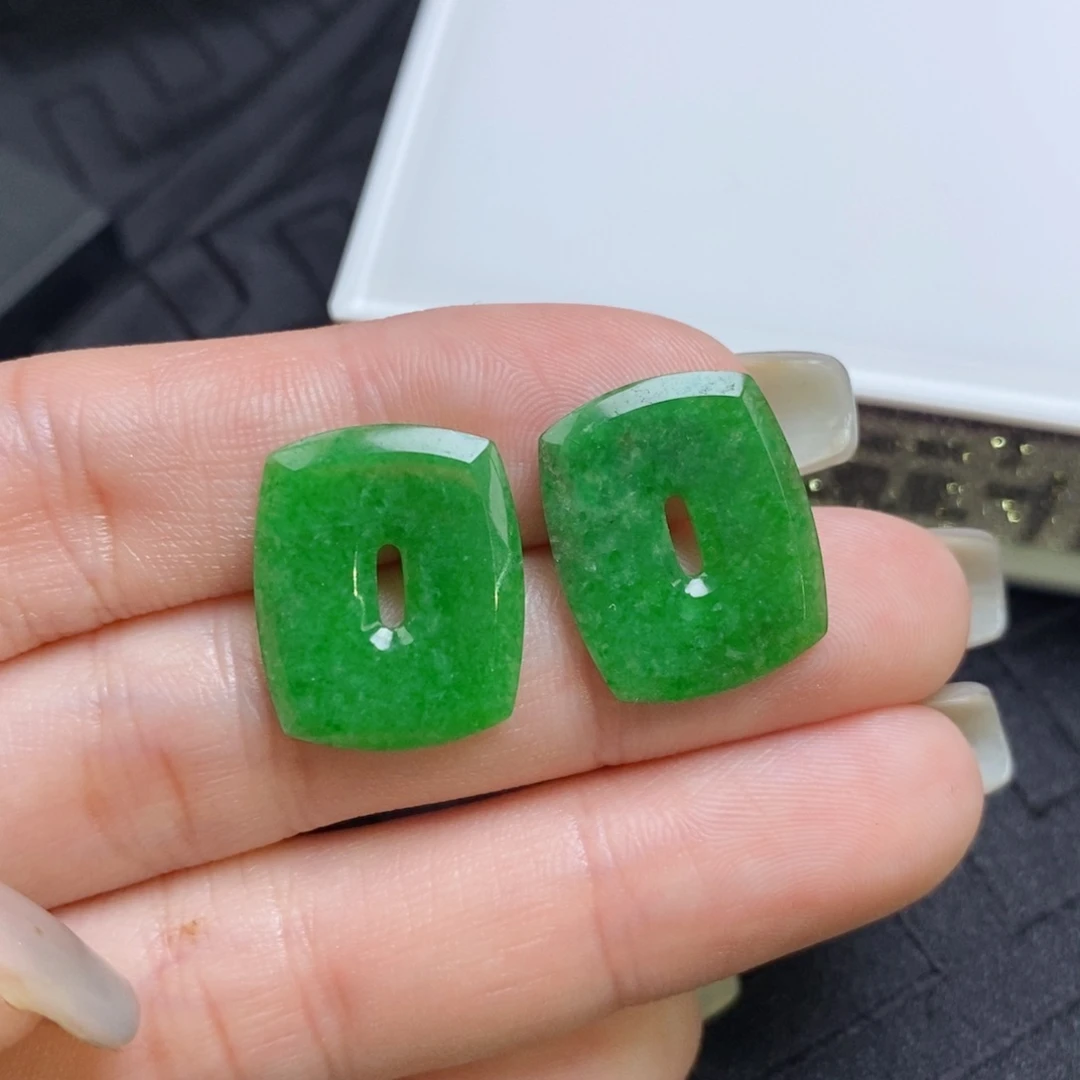 翡翠未镶嵌耳饰福贝