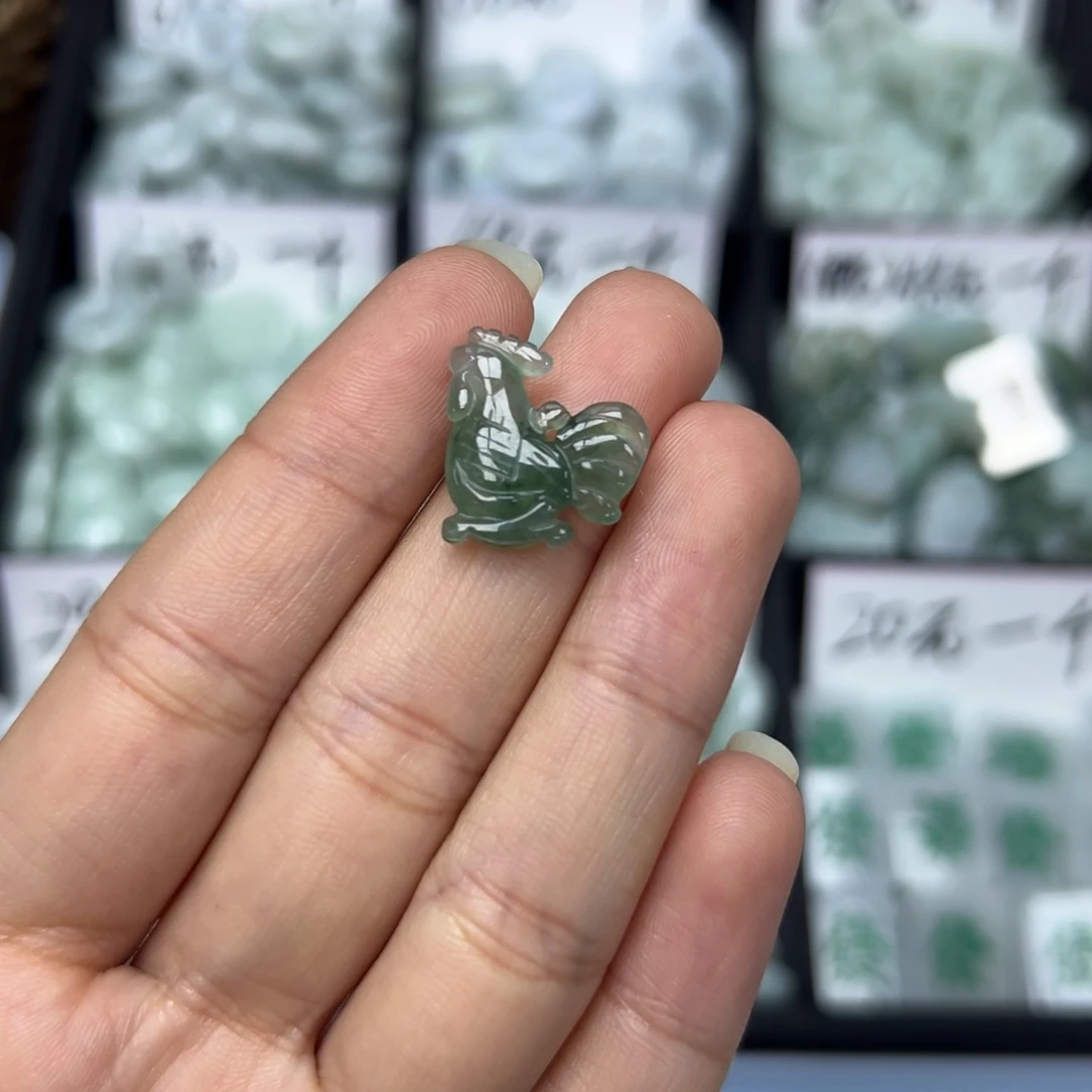 翡翠颈饰未镶嵌鸡