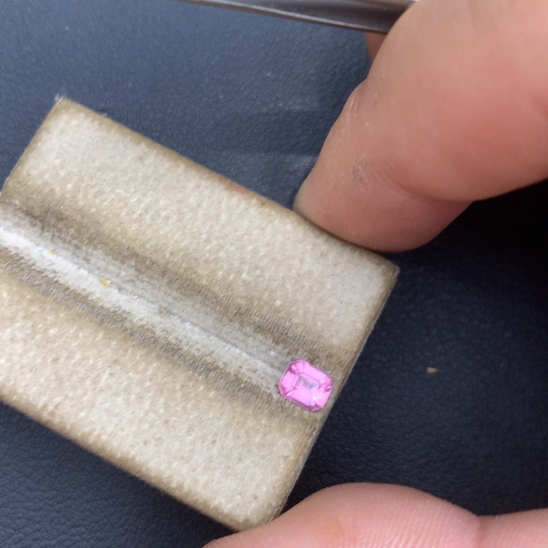裸石尖晶石0.6ct全净马亨盖